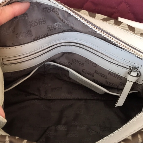 Michael Kors Cream leather trim with brown MK’s - Picture 5 of 5